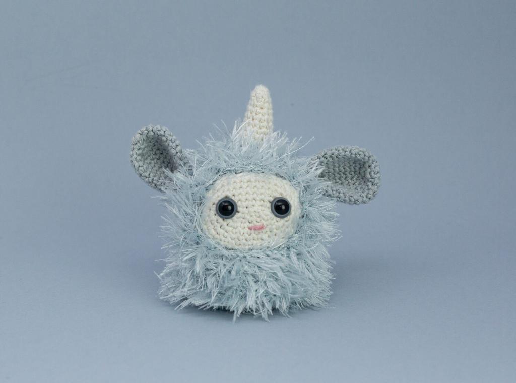 amigurumi crochet blue fluffy monster pattern