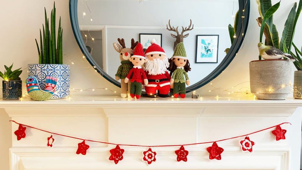 mantlepiece with christmas crochet star garland