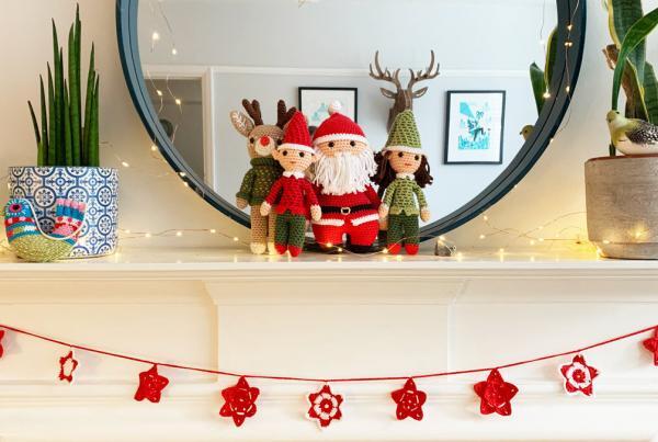 mantlepiece with christmas crochet star garland