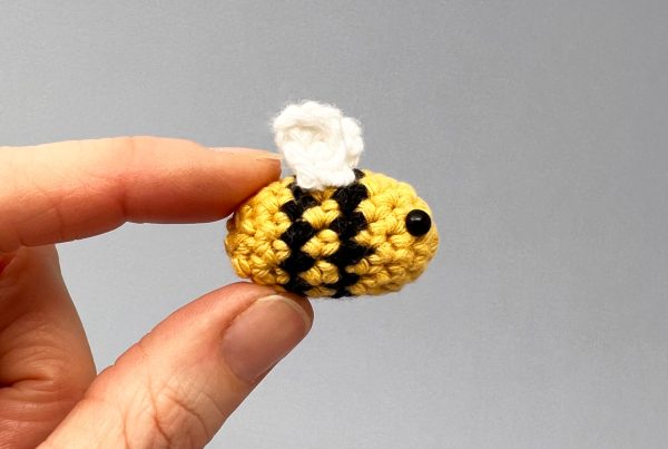 Tiny Bee amigurumi crochet pattern